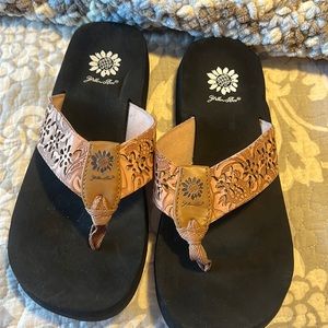 Yellow box sandal never worn